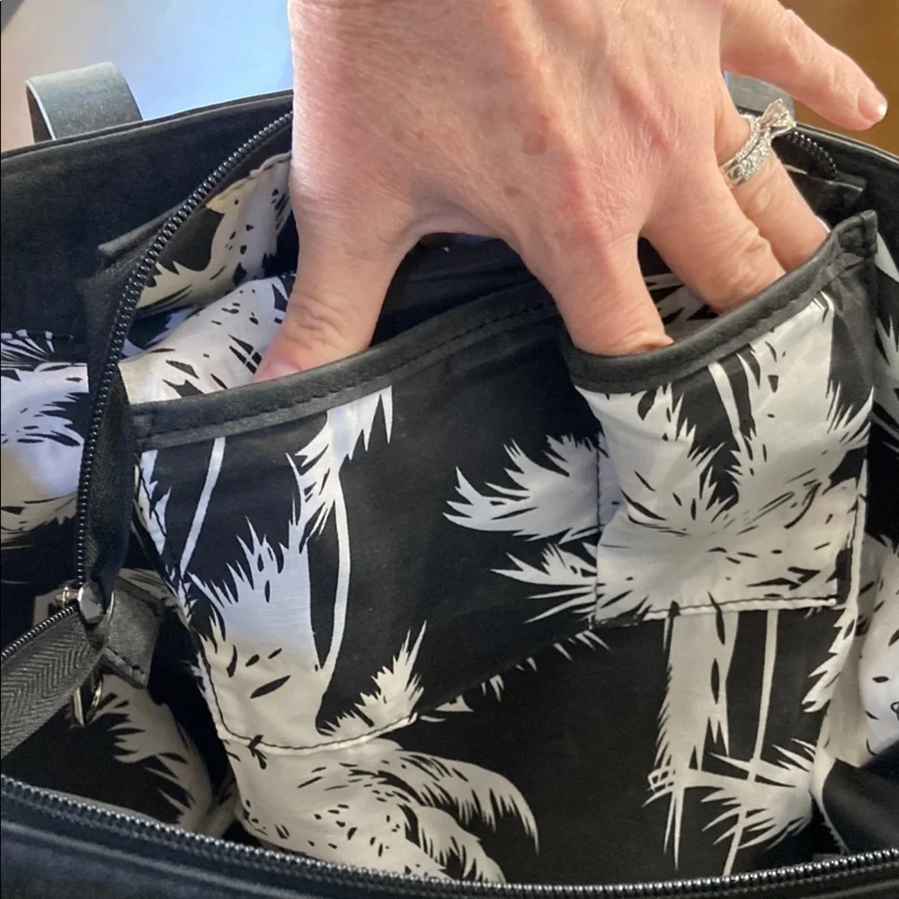 Exquisite Floral Black Tote Bag - Picture 5 of 15